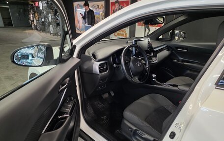 Toyota C-HR I рестайлинг, 2020 год, 2 300 000 рублей, 12 фотография