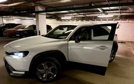 Mazda MX-30, 2020 год, 2 390 000 рублей, 2 фотография