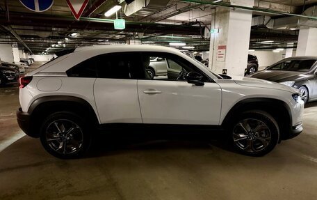 Mazda MX-30, 2020 год, 2 390 000 рублей, 7 фотография