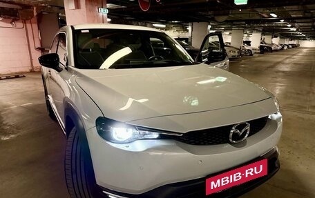 Mazda MX-30, 2020 год, 2 390 000 рублей, 3 фотография