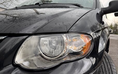 Chrysler Town & Country IV, 2005 год, 1 200 000 рублей, 4 фотография