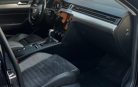 Volkswagen Passat B8 рестайлинг, 2018 год, 2 700 000 рублей, 25 фотография