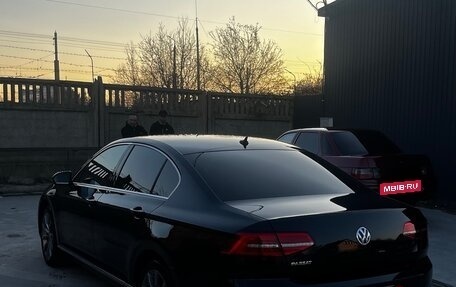 Volkswagen Passat B8 рестайлинг, 2018 год, 2 700 000 рублей, 34 фотография