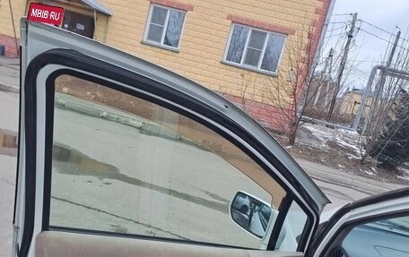 Nissan Liberty, 2002 год, 210 000 рублей, 16 фотография