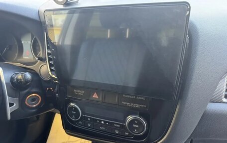 Mitsubishi Outlander III рестайлинг 3, 2012 год, 1 499 000 рублей, 8 фотография