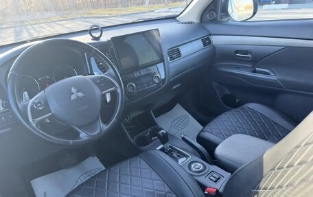 Mitsubishi Outlander III рестайлинг 3, 2012 год, 1 499 000 рублей, 14 фотография