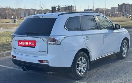 Mitsubishi Outlander III рестайлинг 3, 2012 год, 1 499 000 рублей, 4 фотография