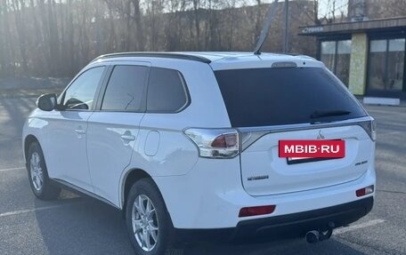 Mitsubishi Outlander III рестайлинг 3, 2012 год, 1 499 000 рублей, 10 фотография