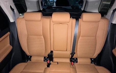 Land Rover Discovery Sport I рестайлинг, 2018 год, 2 350 000 рублей, 17 фотография