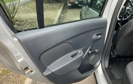 Renault Logan II, 2019 год, 1 200 000 рублей, 17 фотография