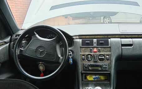 Mercedes-Benz E-Класс, 1996 год, 520 000 рублей, 5 фотография
