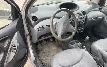 Toyota Yaris I рестайлинг, 2000 год, 250 000 рублей, 7 фотография