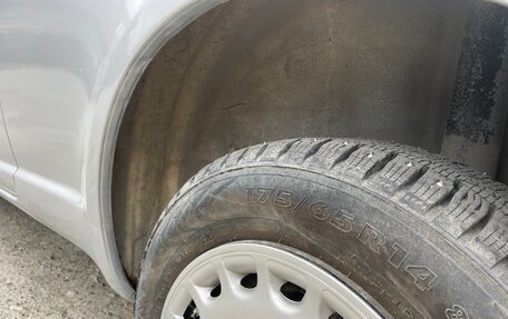 Toyota Yaris I рестайлинг, 2000 год, 250 000 рублей, 16 фотография