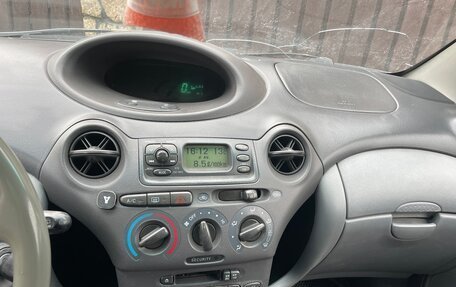 Toyota Yaris I рестайлинг, 2000 год, 250 000 рублей, 18 фотография