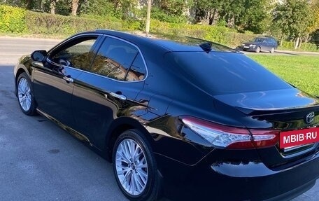 Toyota Camry, 2019 год, 2 750 000 рублей, 3 фотография