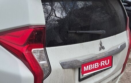 Mitsubishi Pajero Sport III рестайлинг, 2017 год, 2 890 000 рублей, 4 фотография