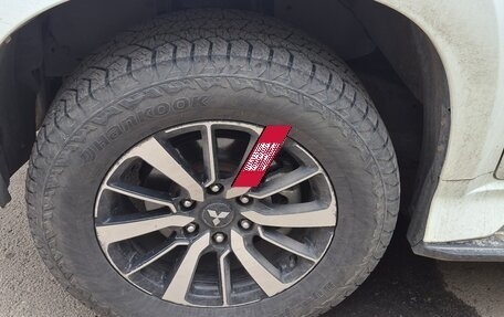 Mitsubishi Pajero Sport III рестайлинг, 2017 год, 2 890 000 рублей, 5 фотография