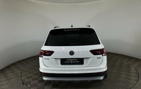 Volkswagen Tiguan II, 2020 год, 2 200 000 рублей, 3 фотография