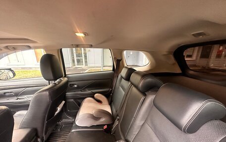 Mitsubishi Outlander III рестайлинг 3, 2015 год, 2 350 000 рублей, 8 фотография