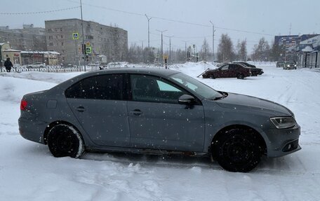 Volkswagen Jetta VI, 2013 год, 650 000 рублей, 3 фотография