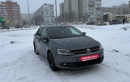 Volkswagen Jetta VI, 2013 год, 650 000 рублей, 2 фотография