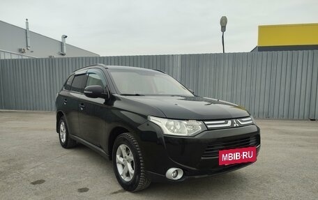 Mitsubishi Outlander III рестайлинг 3, 2013 год, 1 390 000 рублей, 2 фотография