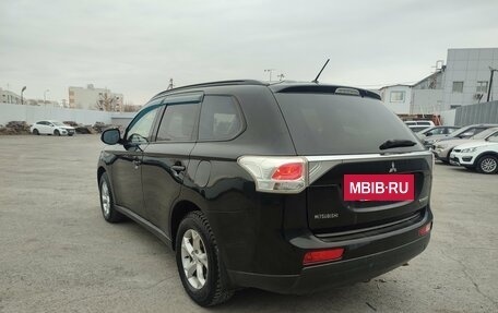 Mitsubishi Outlander III рестайлинг 3, 2013 год, 1 390 000 рублей, 4 фотография