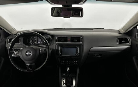 Volkswagen Jetta VI, 2012 год, 900 000 рублей, 7 фотография