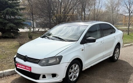 Volkswagen Polo VI (EU Market), 2013 год, 260 000 рублей, 1 фотография