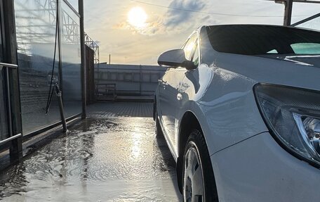 Opel Astra J, 2011 год, 670 000 рублей, 2 фотография