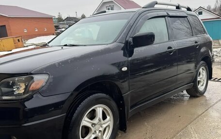 Mitsubishi Outlander III рестайлинг 3, 2004 год, 730 000 рублей, 5 фотография