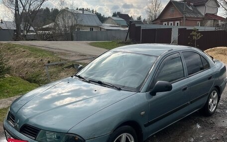 Mitsubishi Carisma I, 2003 год, 300 000 рублей, 2 фотография