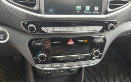 Hyundai IONIQ, 2017 год, 1 400 000 рублей, 24 фотография