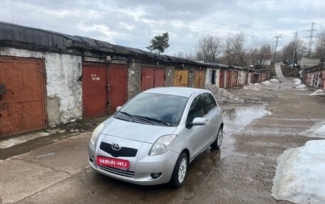 Toyota Yaris III рестайлинг, 2007 год, 330 000 рублей, 1 фотография
