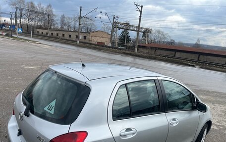 Toyota Yaris III рестайлинг, 2007 год, 330 000 рублей, 7 фотография