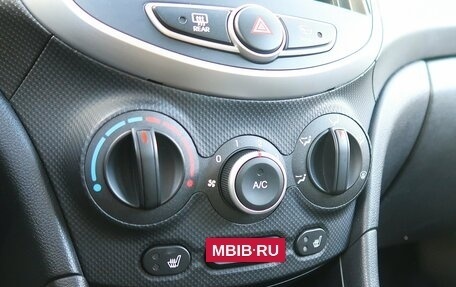 Hyundai Solaris II рестайлинг, 2012 год, 899 000 рублей, 20 фотография