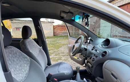 Toyota Echo, 2000 год, 290 000 рублей, 22 фотография