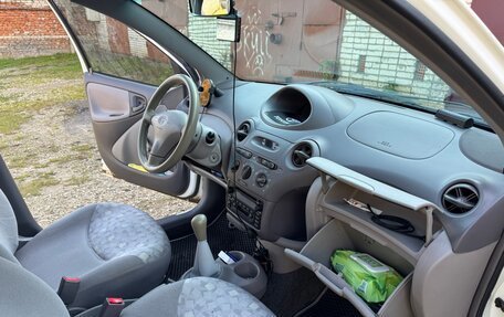 Toyota Echo, 2000 год, 290 000 рублей, 24 фотография