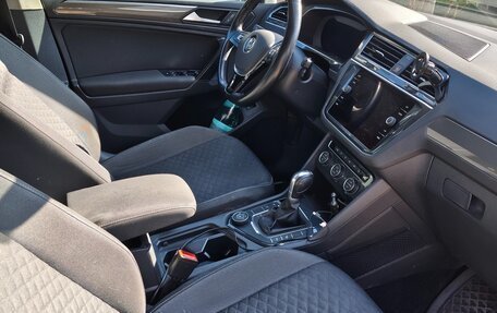 Volkswagen Tiguan II, 2018 год, 2 200 000 рублей, 3 фотография