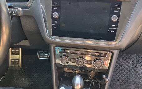 Volkswagen Tiguan II, 2018 год, 2 200 000 рублей, 4 фотография