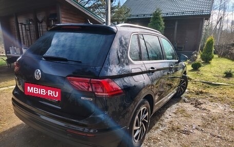 Volkswagen Tiguan II, 2018 год, 2 200 000 рублей, 11 фотография