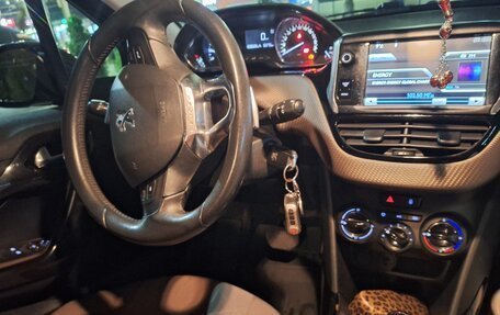 Peugeot 2008 II, 2014 год, 745 000 рублей, 16 фотография