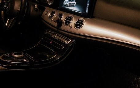 Mercedes-Benz E-Класс, 2019 год, 2 000 000 рублей, 4 фотография