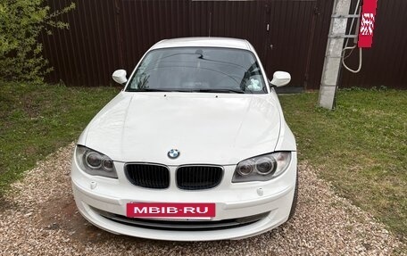 BMW 1 серия, 2011 год, 1 050 000 рублей, 3 фотография