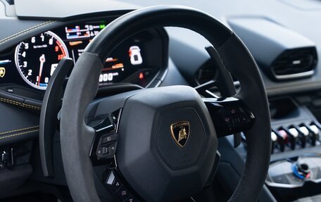 Lamborghini Huracán, 2017 год, 19 000 000 рублей, 16 фотография