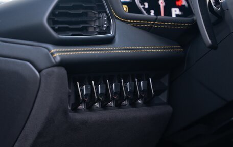 Lamborghini Huracán, 2017 год, 19 000 000 рублей, 13 фотография