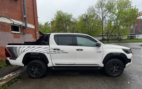 Toyota Hilux VIII, 2021 год, 5 900 000 рублей, 4 фотография