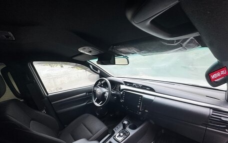 Toyota Hilux VIII, 2021 год, 5 900 000 рублей, 6 фотография