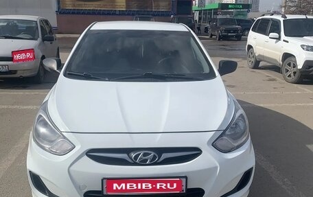 Hyundai Solaris II рестайлинг, 2013 год, 620 000 рублей, 1 фотография