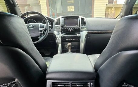 Toyota Land Cruiser 200, 2015 год, 3 950 000 рублей, 31 фотография